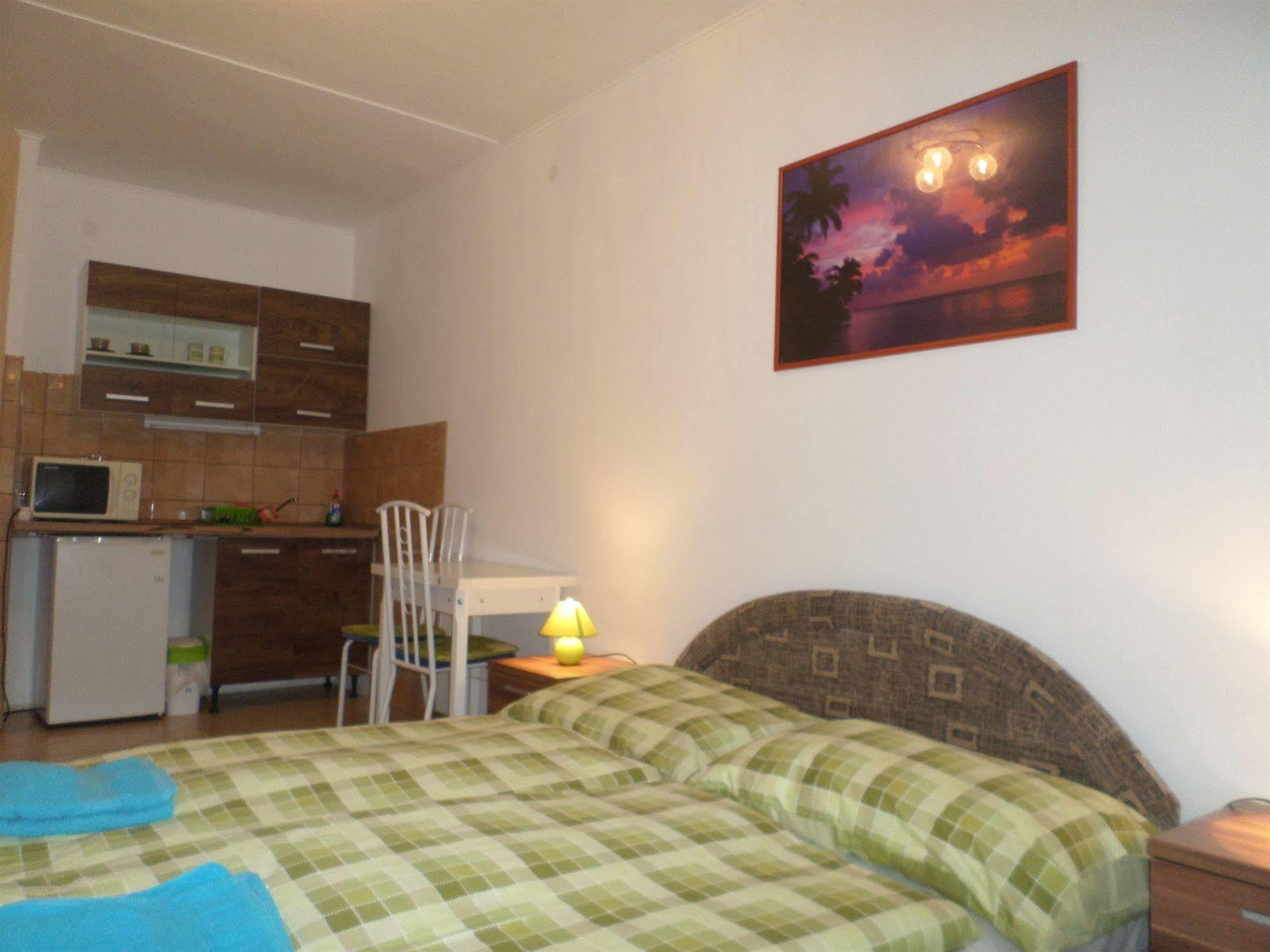 Apartments Leslie Budapest Esterno foto