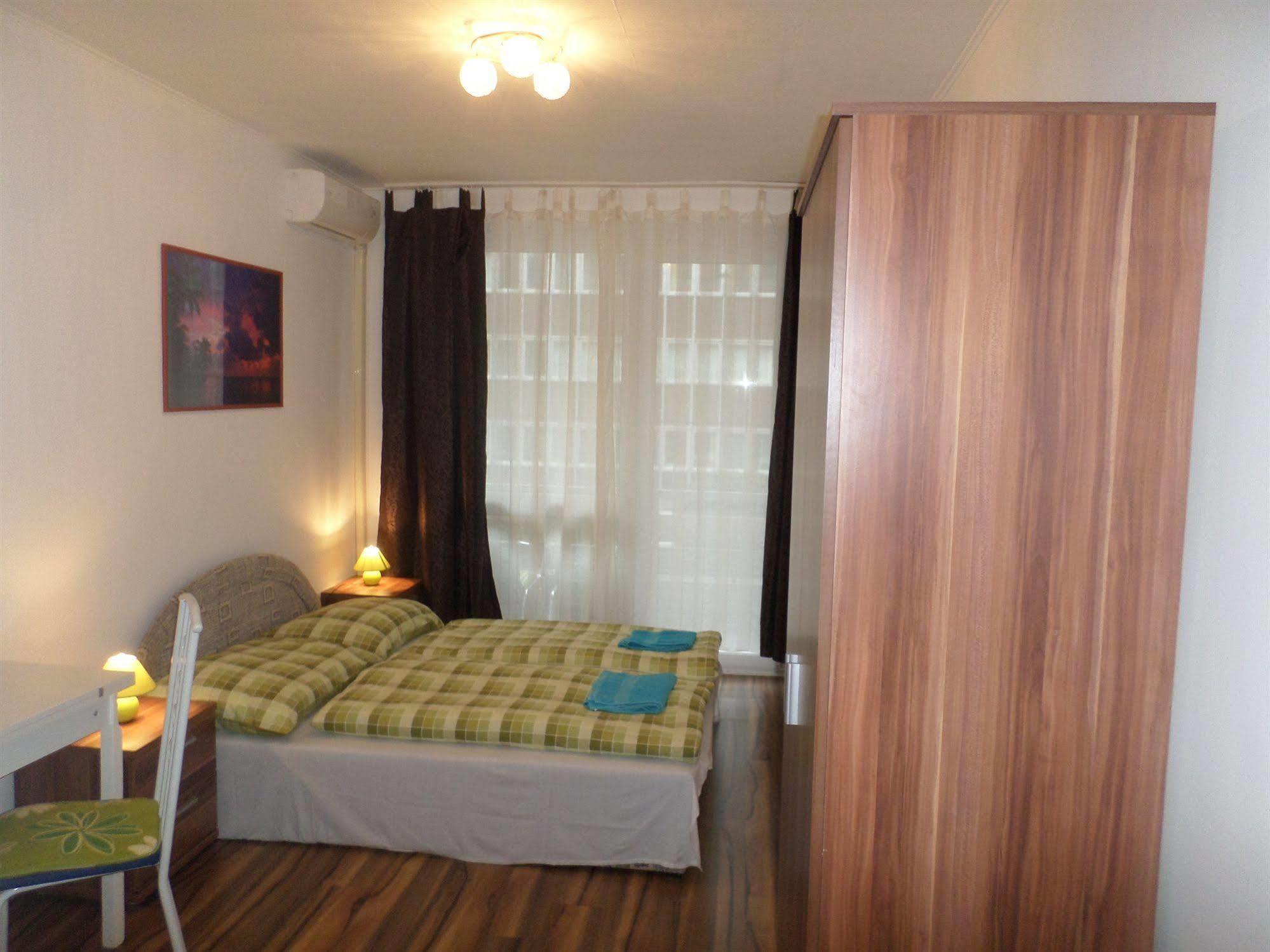 Apartments Leslie Budapest Esterno foto
